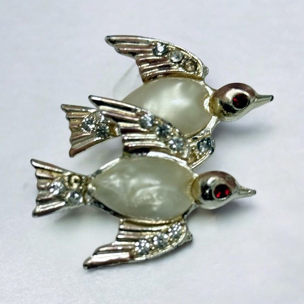 Vintage Flying Bird Pin Brooch Retro Gold Pearl Cream Caramel